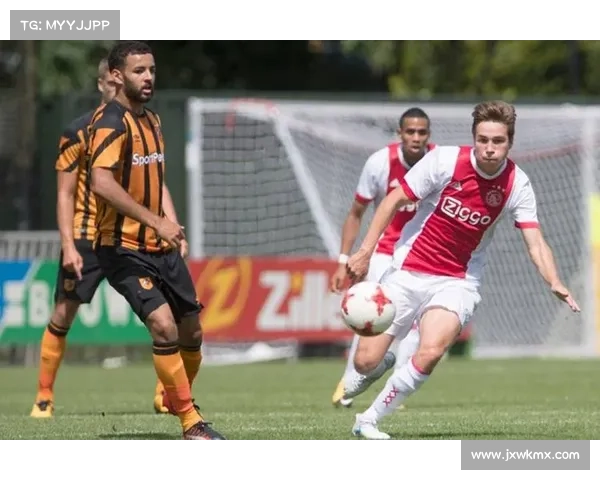 埃因霍温青年队与阿贾克斯青年队的崛起与挑战分析