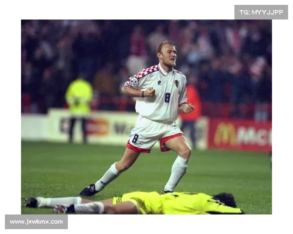 如何通过战略创新和青训培养推动皇马崛起超越巴萨的传统优势